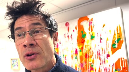 Des œuvres d'art exposées au funérarium !