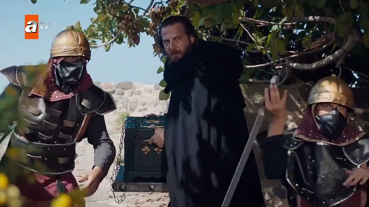 Kurulus Osman Urdu | Season 6 Episode 14 Scene 2 I Osman Sahab muqaddas amanatein ke peeche!