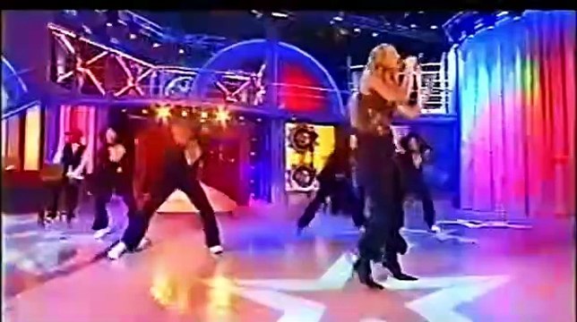 Jalane chante ses ses tubes Oublie-le et Femmes en live