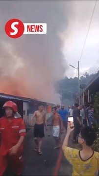 Fire razes houses in Hong Seng Estate, George Town