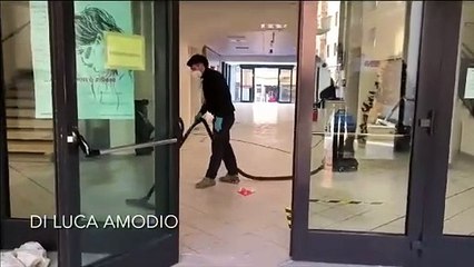 Arezzo, entra in questura con una bottiglia di gasolio e d? fuoco alla sala d'aspetto, bloccato