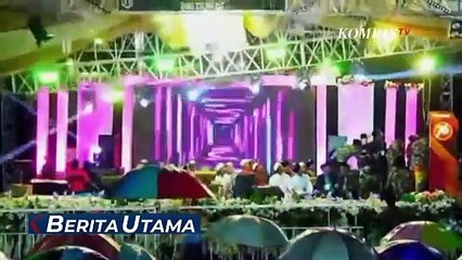 Tak Kuat Menahan Hujan, Atap Panggung Pengajian di Blora Ambruk