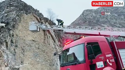 Dağda Mahsur Kalan 4 Keçi İtfaiye Tarafından Kurtarıldı