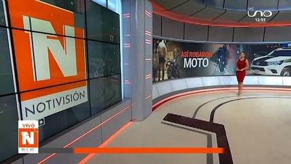 SCZ ROBAN MOTO DE LA PUERTA DE UNA VIVIENDA