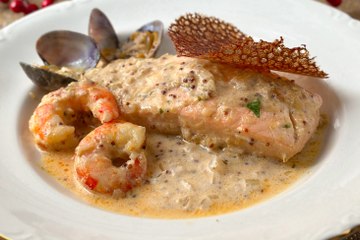 Salmón al cava con almejas, langostinos y dentelle - Cocina Fácil