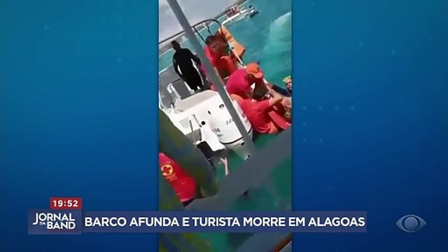 Catamarã vira no mar e mata uma pessoa em Maragogi, litoral de Alagoas