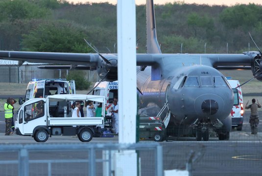 Cyclone dévastateur à Mayotte : « beaucoup de difficulté pour acheminer » les renforts et le matériel de secours