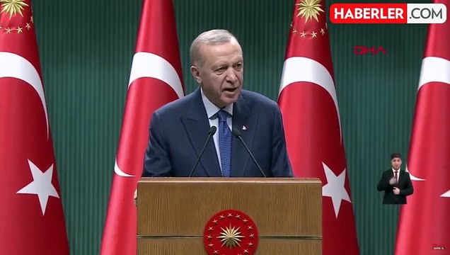 Özgür Özel'den CHP'li belediyelere haciz tepkisi: Vız gelir tırs gider