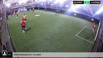 Faute de Nicolas W - FC LARNY