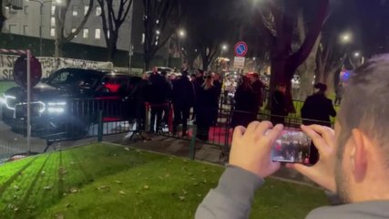 Milan, Fonseca arriva alla festa del club: silenzio assordante dei tifosi