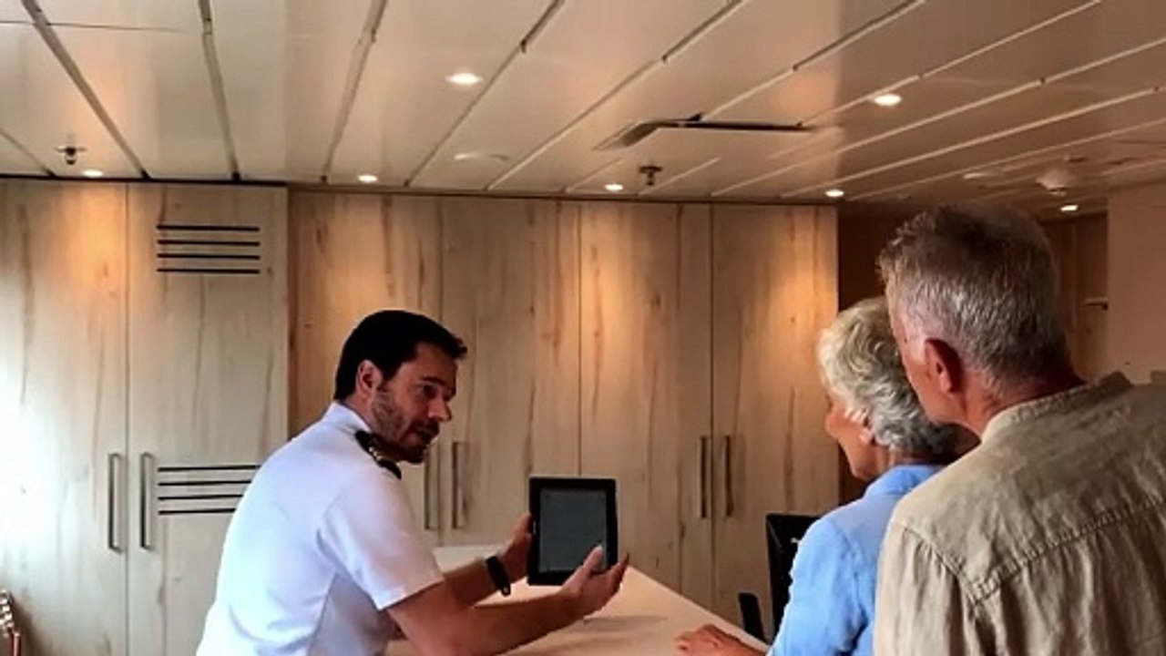 MS SANTA CRUZ II EXPEDITION CRUISE SHIP TOUR