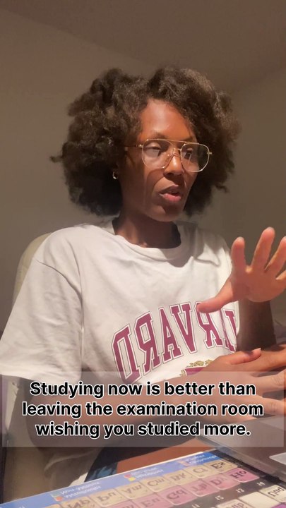 YouTube Laura Orvélie 🧠🎀