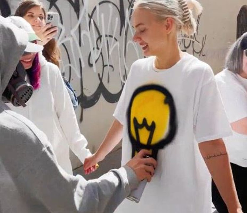 Style your way! Customizing clothes, accessories & other things on a budget!