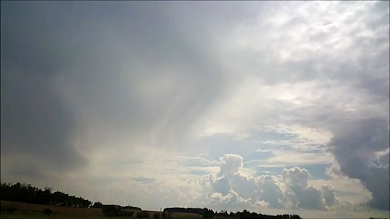 MCH 453 DAY DREAMING CLOUDS GOING BY.