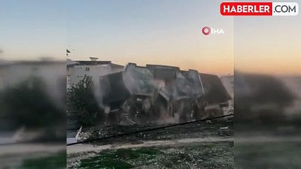 Hatay'da 5 Katlı Bina İş Makinesi ile Kontrollü Olarak Yıkıldı