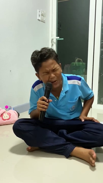 หนุ่มทุ่งกระโจมทอง  -  น้องเลิฟ บารมี