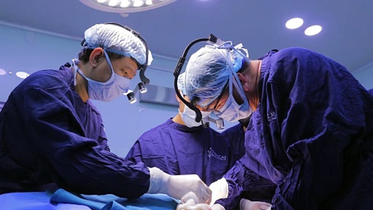 Làm đẹp an toàn với công nghệ hiện đại tại Thẩm mỹ viện Emcas