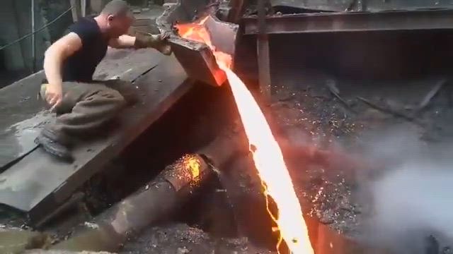 El increíble efecto Leidenfrost: cuando el metal fundido no toca tu piel gracias a una capa de vapor