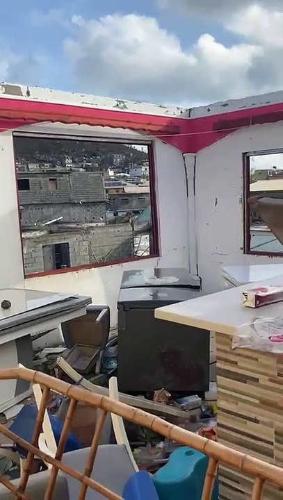 Une maison dévastée à Petite-Terre par Chido