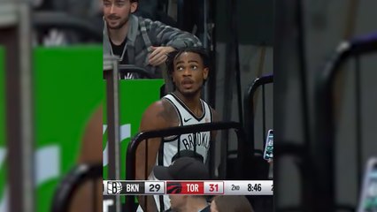 Nic Claxton expulsa por lanzar balón a la grada y un incidente con cojín 🏀