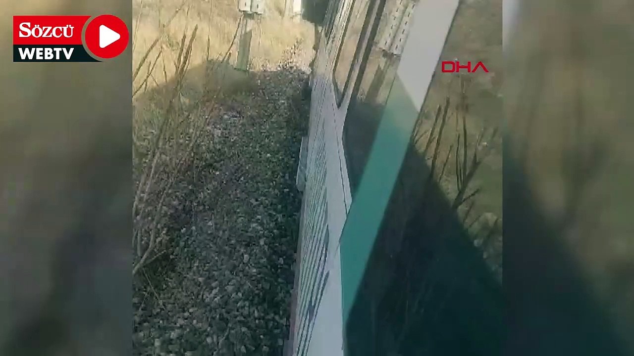 Ankara'da yolcu treni raylara düşen kayaya çarptı