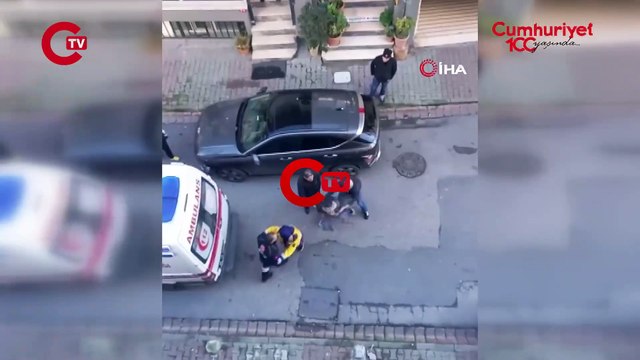 İstanbul Ümraniye'de pes dedirten görüntüler: Vakaya giden ambulans şoförüne saldırı! Önüne duba koyup yolunu kesti...