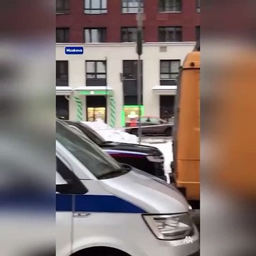 Rusya’nın başkenti Moskova’da Rusya Silahlı Kuvvetleri Radyasyon, Kimyasal ve Biyolojik Savunma Kuvvetleri Komutanı İgor Kirillov ve yardımcısının patlamada öldüğü apartman ve çevresi görüntülendi