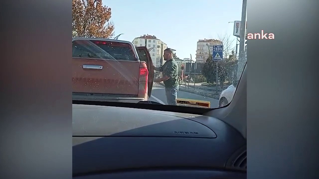 Aksaray'da bir şahıs, trafikte başka bir araçta bulunan kadına saldırdı