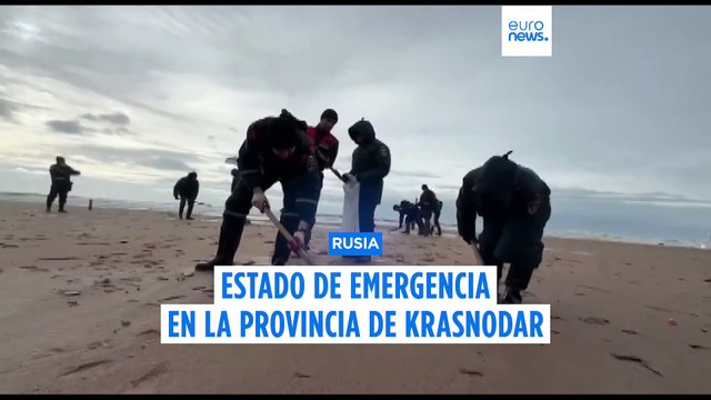 Desastroso vertido de 4.000 toneladas de petróleo de dos buques de la flota en la sombra rusa