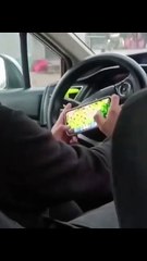 ¡Increíble! Taxista se Divierte en Plena Jornada Laboral 🎮