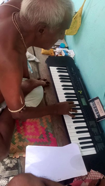 nana ji playing harmoniyam