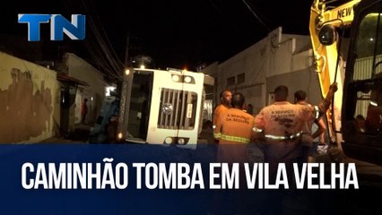 Caminhão tomba em Vila Velha