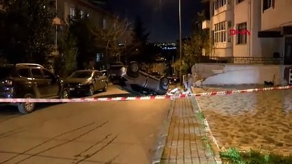 İstanbul - Küçükçekmece’de binaya çarpan otomobil doğal gaz kutusunu kırdı