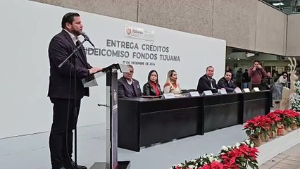 Alcalde Ismael Burgueño entrega créditos a emprendedores en Tijuana