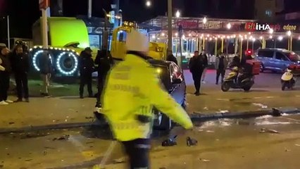 Park halindeki 2 araca çarpan sürücü, yaralı 3 arkadaşını bırakıp kaçtı