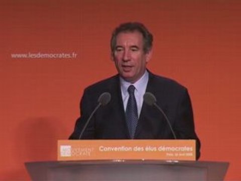 F.Bayrou convention des élus démocrates cloture