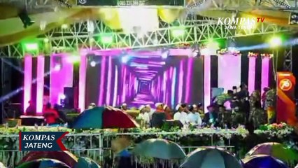 Atap Panggung Pengajian Gus Iqdam Roboh