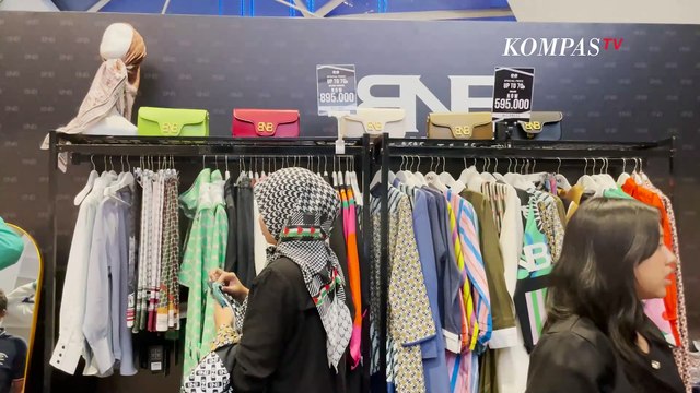 Desainer Vivi Zubedi Angkat Tema Mesmerical di Perayaan 13 Tahun Perjalanan Fashion Muslim