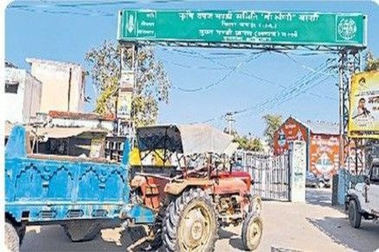 मण्डी में चार दुकानों के ताले तोड़ पौने चार लाख की नकदी व दस्तावेज चोरी
