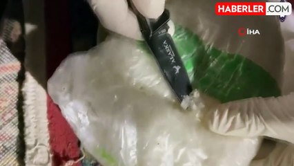 Siirt'te Araba Koltuk Döşemesinden 8 Kilo Uyuşturucu Ele Geçirildi