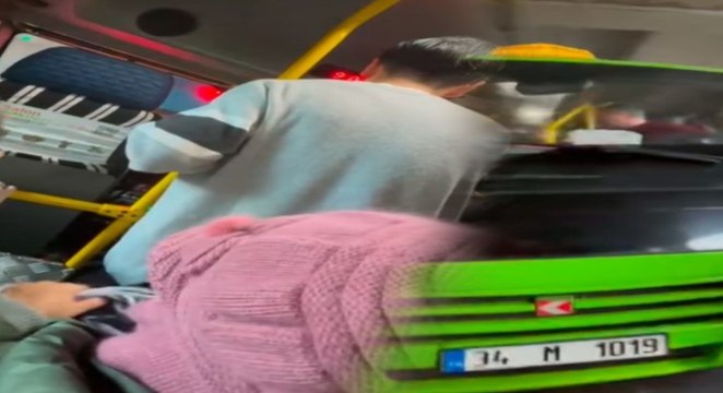 Sarıyer'de minibüste ücret tartışması; şoför kapıları kapattı kimseyi indirmedi