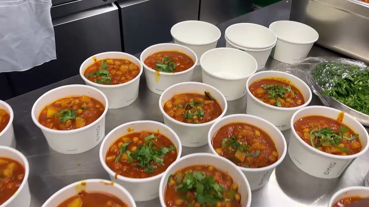 Prashad Drighlington: Hundreds of people in Leeds given free meals in inspiring display of generosity at celebrated Indian restaurant