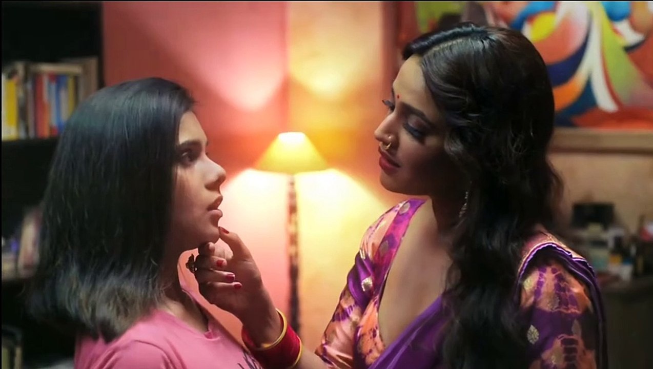 Swara Bhaskar & Rashmi Kissing A School Boy