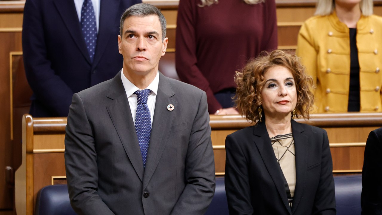 Feijóo enumera los implicados en las tramas del PSOE ante Sánchez: "12 meses, 12 causas"