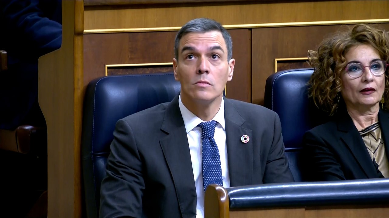 Feijóo censura la corrupción y la "carpeta vacía" del Gobierno y Sánchez le responde: "Ustedes al bulo y nosotros al BOE"