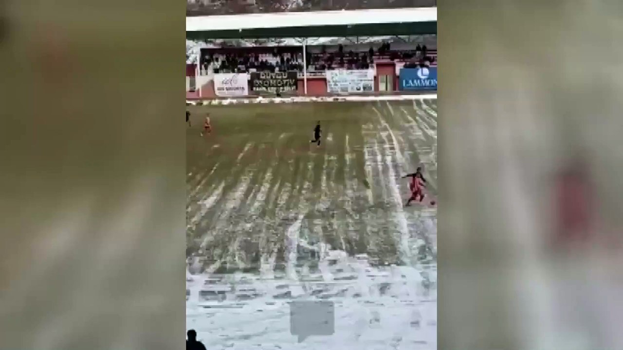 Buzlu zeminde oynanan maçta inanılmaz iddia!