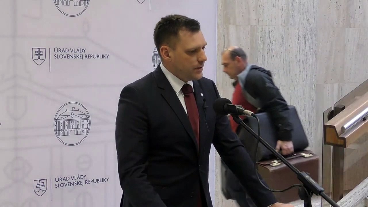 Brífing ministra životného prostredia T. Tarabu