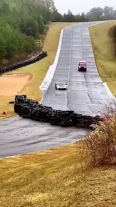 Super Car VS Jeep_SUV(360P)