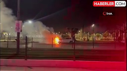 Gaziantep'te Seyir Halindeki Araç Alev Alev Yandı