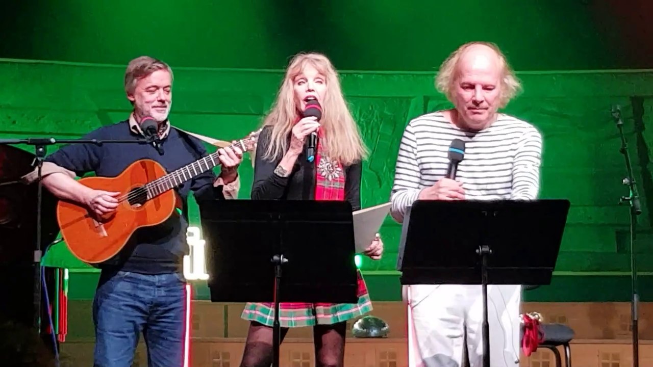 Arielle Dombasle - Silent Night (Zouzou Show de Katerine sur France Inter) (15 décembre 2024)
